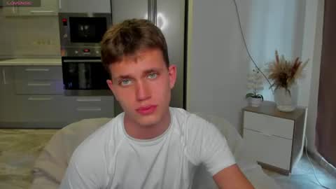 m0neyken_ online show from August 4, 2:15 am