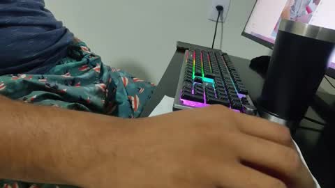 Snapshot of m0ren01995 chatting on April 3, 1:14 am m0ren01995 online show from April 3, 1:14 am