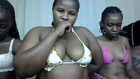 m_pretty_p online show from December 6, 5:11 pm