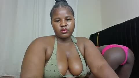 m_pretty_p online show from January 31, 7:39 am