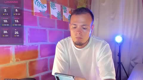 Snapshot of maax_taylor01 chatting on December 11, 7:46 pm online show from December 11, 7:46 pm