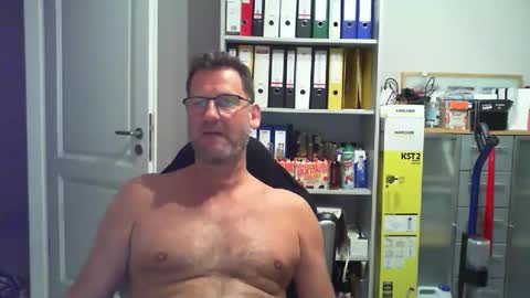 macfly67 online show from April 29, 8:59 pm