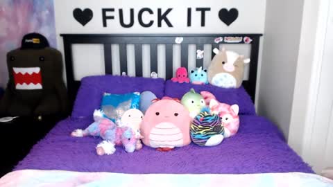 Mackenzie Wolfe online show from October 26, 4:07 am