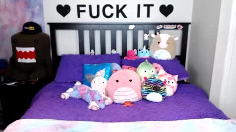 Mackenzie Wolfe online show from November 20, 4:45 am