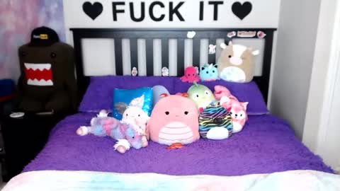 Mackenzie Wolfe online show from December 18, 5:35 am