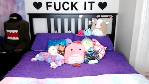 Mackenzie Wolfe online show from January 19, 6:06 am