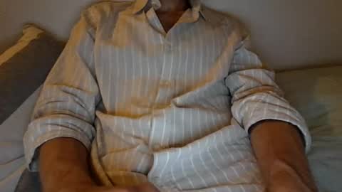 Snapshot of macronaron chatting on July 25, 10:29 pm macronaron online show from July 25, 10:29 pm