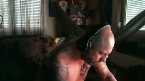 Snapshot of mad_dem0n chatting on February 9, 9:05 am Manuel online show from February 9, 9:05 am