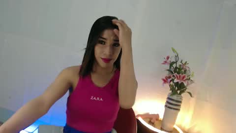 Snapshot of madalina1992 chatting on February 12, 10:26 pm madalina1992 online show from February 12, 10:26 pm