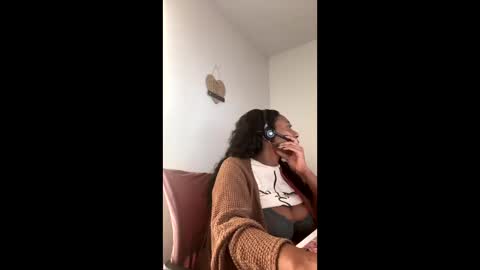 madam_glam online show from March 3, 6:25 pm