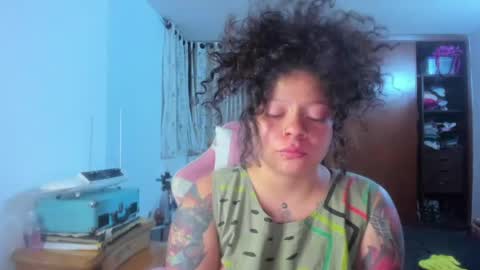 Snapshot of madam_sativa chatting on May 30, 12:41 am di online show from May 30, 12:41 am