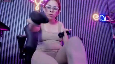 Snapshot of madame_mature1 chatting on June 15, 4:31 pm Madame online show from June 15, 4:31 pm