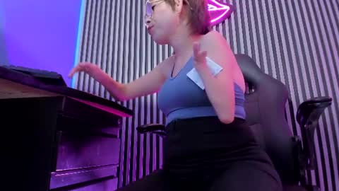 Snapshot of madame_mature1 chatting on June 18, 6:12 pm Madame online show from June 18, 6:12 pm
