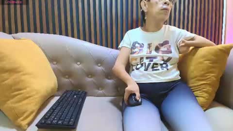 Snapshot of madame_mature1 chatting on July 3, 11:49 am Madame online show from July 3, 11:49 am