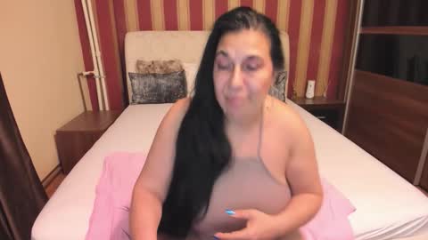 Snapshot of madamecrowford chatting on December 5, 10:46 am Nora online show from December 5, 10:46 am