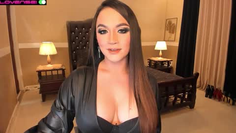 Snapshot of madammistressdominatrixxx chatting on November 8, 11:25 pm Alison Kloss online show from November 8, 11:25 pm