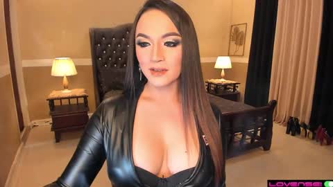 Snapshot of madammistressdominatrixxx chatting on November 17, 10:26 pm Alison Kloss online show from November 17, 10:26 pm