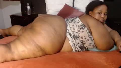 madamzee online show from December 9, 6:25 pm