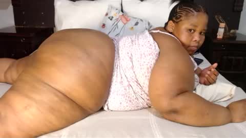 madamzee online show from December 16, 7:43 pm