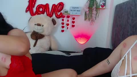 Snapshot of maddie_and_chelsea_ chatting on February 13, 11:17 am Maddie and Chelsea online show from February 13, 11:17 am