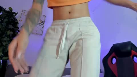 Maddie Ray online show from May 25, 11:16 am