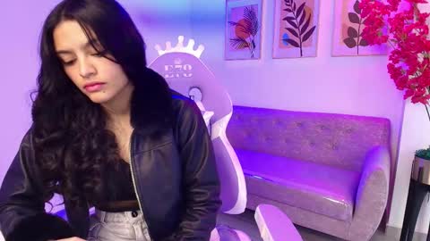 maddie_t18 online show from February 9, 11:25 am
