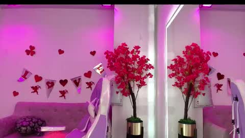 maddie_t18 online show from February 16, 11:28 am