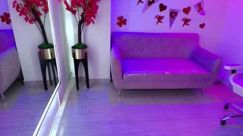 maddie_t18 online show from February 26, 11:31 am