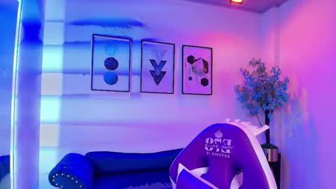 maddie_t18 online show from March 27, 11:43 am