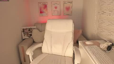 Snapshot of maddy_bronw chatting on July 8, 11:09 pm Maddy online show from July 8, 11:09 pm