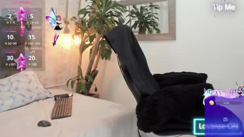 Snapshot of maddy_cooper_ chatting on January 18, 10:49 pm Maddy online show from January 18, 10:49 pm