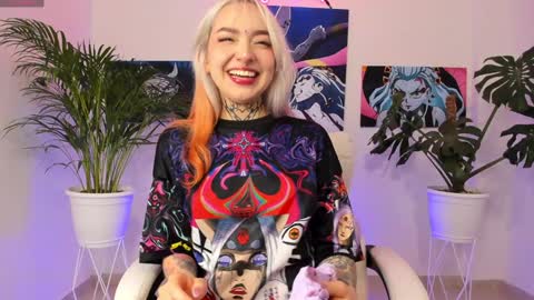 maddy_uwu online show from December 10, 2:16 am