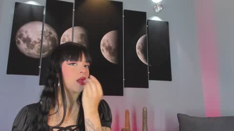 Snapshot of maddy_walker chatting on December 7, 8:27 pm Maddy online show from December 7, 8:27 pm