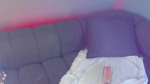 Snapshot of maddy_walker chatting on December 12, 11:58 pm Maddy online show from December 12, 11:58 pm