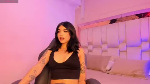 Snapshot of maddyperez8 chatting on June 30, 3:29 am BELLA online show from June 30, 3:29 am