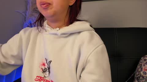 Madelaine  online show from May 7, 10:31 am