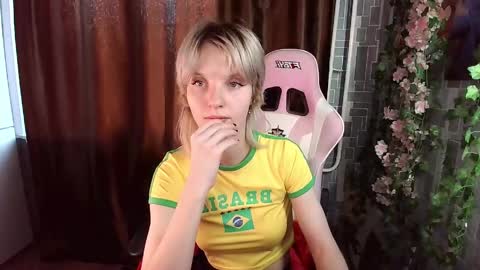 madelaines online show from April 25, 4:26 am