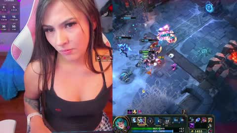 Snapshot of madeleine_shinobi chatting on January 14, 2:40 am Emily Only Fans online show from January 14, 2:40 am