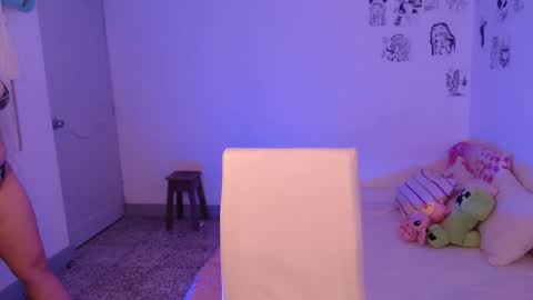 Snapshot of madelinebenet chatting on November 8, 11:03 pm Madeline online show from November 8, 11:03 pm