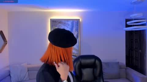 Snapshot of madelinefox_ chatting on February 6, 9:22 am Madeline online show from February 6, 9:22 am