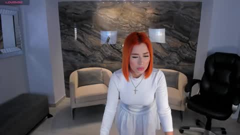 Snapshot of madelinefox_ chatting on September 30, 9:36 am Madeline online show from September 30, 9:36 am