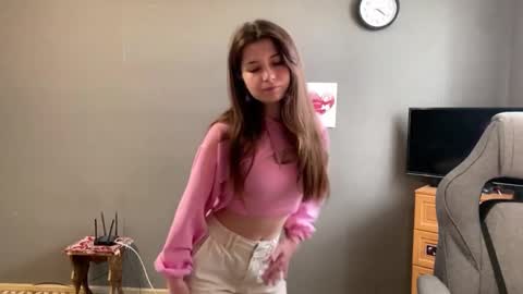 Snapshot of madelinepanagos chatting on June 5, 1:17 pm Alice online show from June 5, 1:17 pm