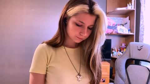 Snapshot of madelinepanagos chatting on July 22, 2:31 pm Alice online show from July 22, 2:31 pm