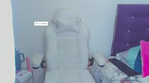 Snapshot of madelinesquit chatting on June 8, 7:03 pm madelinesquit online show from June 8, 7:03 pm