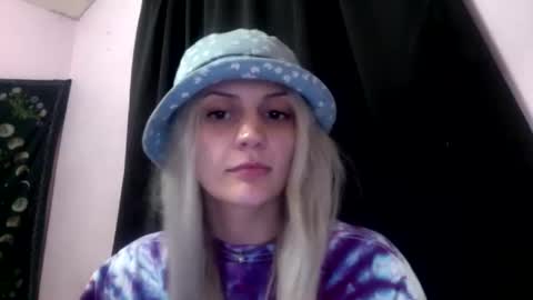 Snapshot of madelinevalentine chatting on October 27, 5:22 am madeline online show from October 27, 5:22 am