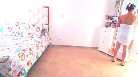 madelyn roses online show from December 4, 4:16 pm