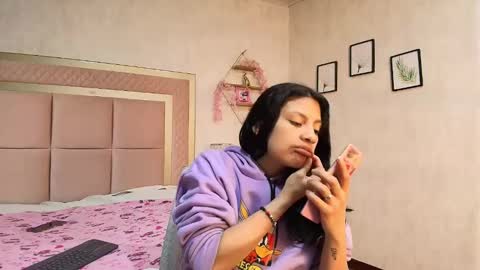 Snapshot of madhison_5 chatting on May 14, 12:12 pm madhison_5 online show from May 14, 12:12 pm