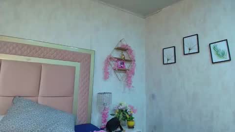Snapshot of madhison_5 chatting on June 1, 11:56 am madhison_5 online show from June 1, 11:56 am