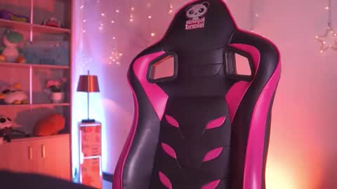 Madison   online show from March 25, 12:44 pm