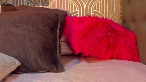   online show from December 25, 10:37 pm